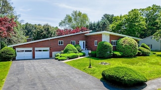 9 Seneca Dr, Danvers, MA 01923