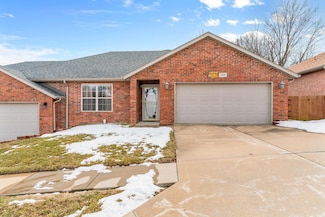 2110 W Swallow St, Springfield, MO 65810