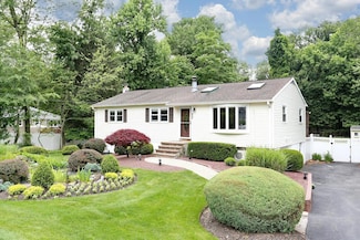 422 Kings Hwy, Valley Cottage, NY 10989
