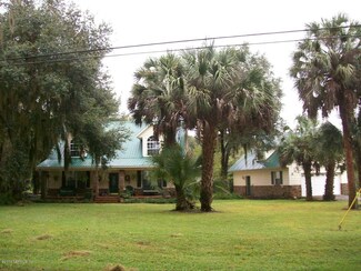 121 Beechers Point Dr, Welaka, FL 32193