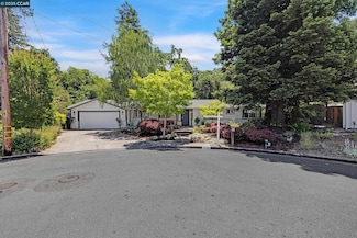 345 Shire Oaks Ct, Lafayette, CA 94549