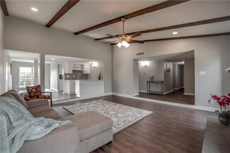 1906 White Rose Ln, Carrollton, TX 75007