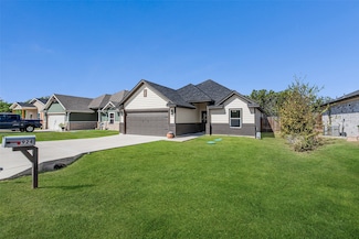 924 Colorado River Dr, Granbury, TX 76048