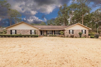 1753 Hollyhill Dr, Camden, AR 71701