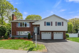 16 Fieldstone Dr, Stoneham, MA 02180