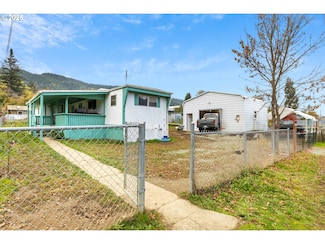 1042 Cornutt St, Myrtle Creek, OR 97457