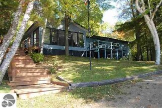 16671 Lucille Dr, Lake Ann, MI 49650