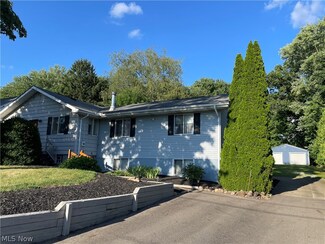 1585 Hyde Park Ave, Akron, OH 44310