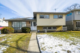 2133 Westview Dr, Des Plaines, IL 60018