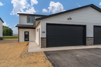 3104 Scotch Ln, Mankato, MN 56001