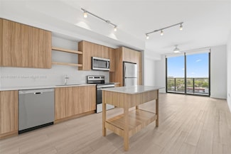 555 NE 8th St Unit 528, Fort Lauderdale, FL 33304
