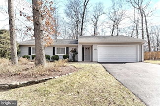 1523 Hiddenbrook Dr, Herndon, VA 20170