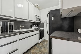 153-25 88th St Unit 3D, Howard Beach, NY 11414