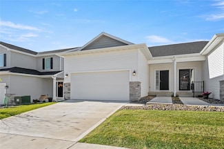 54 Keeneland Ct, Pleasant Hill, IA 50327