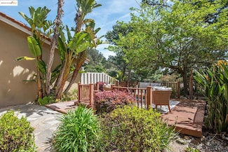 43 Turtle Creek St, Oakland, CA 94605