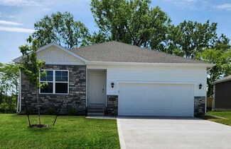 2782 Anne Dr, Hiawatha, IA 52233