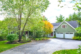 3 Lexington Ln, Rockport, ME 04856