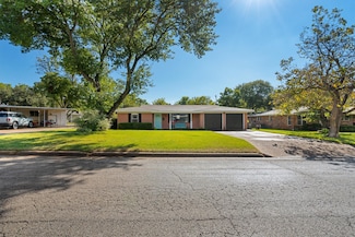 1420 Rolling Hills Dr, Graham, TX 76450