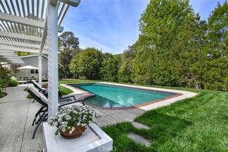 5223 Armida Dr, Woodland Hills, CA 91364