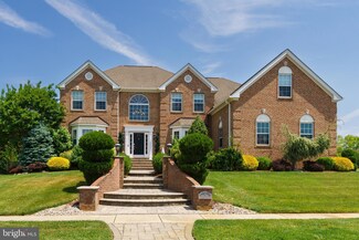 7 Garnet Ln, Trenton, NJ 08691