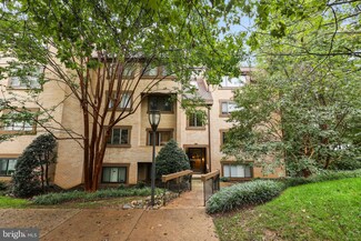1656 Parkcrest Cir Unit 200, Reston, VA 20190