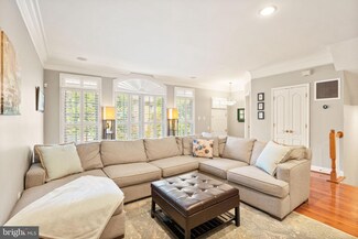 4181 Lower Park Dr, Fairfax, VA 22030