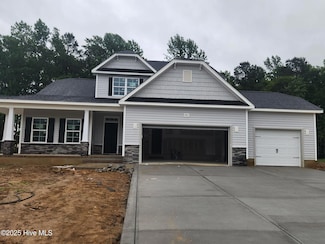 2921 Tucker Hill Dr, Grimesland, NC 27837