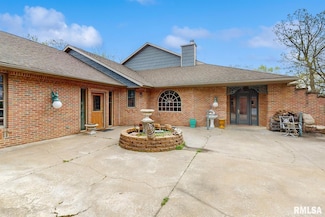 315 N 9th St, Clinton, IA 52732