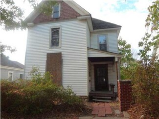 804 W 10th St, Coffeyville, KS 67337
