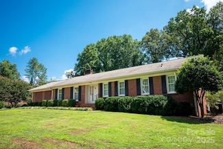 1401 Brentwood Dr, Newton, NC 28658