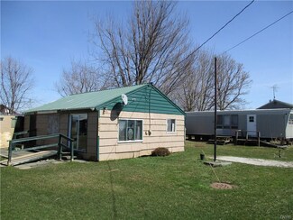 10848 Sawyers Bay Rd, Henderson, NY 13650