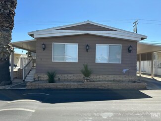 7 Tee Ln, Bakersfield, CA 93308