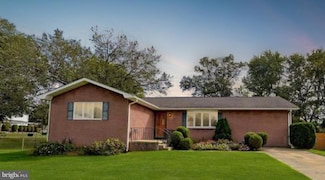 24 Carl Sandburg Dr, Trenton, NJ 08690