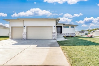 196 S Wellcrest Ct, Goddard, KS 67052