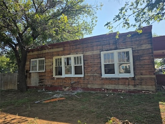 1100 E Walker St, Breckenridge, TX 76424