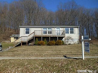 8924 N Willow St, Weedsport, NY 13166