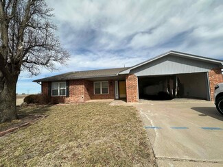 104 Oak Dr, Medford, OK 73759