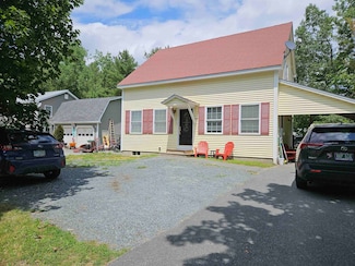 115 Hollow Dr, White River Junction, VT 05001