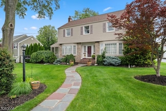 22 Greendale Rd, Clifton, NJ 07013