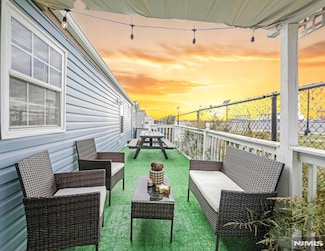 191 W 24th St, Bayonne, NJ 07002