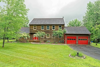 140 Totem Lodge Rd, Averill Park, NY 12018
