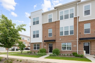 2912 Reflection Dr, Naperville, IL 60564