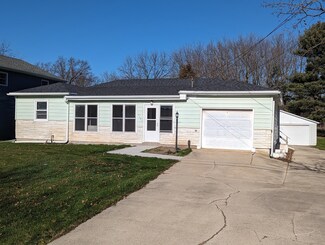 2080 Lancaster Heights Rd, Freeport, IL 61032