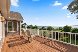 43 Fairview Ave, Jamestown, RI 02835