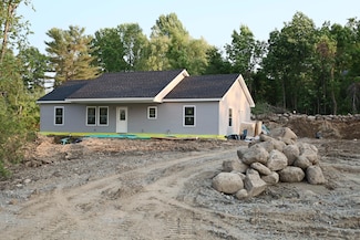 67 Sandy Dr, Monmouth, ME 04259