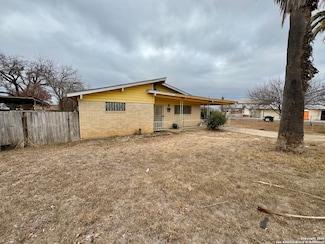 1735 N Sixth Ave, Crystalcit, TX 78839