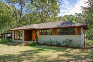 310 Lakeshore Dr, Palestine, TX 75801