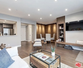 930 N Doheny Dr Unit 317, West Hollywood, CA 90069