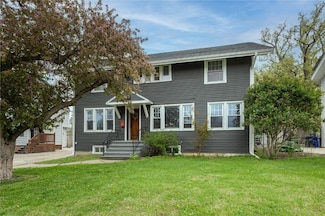 394 25th St SE, Cedar Rapids, IA 52403