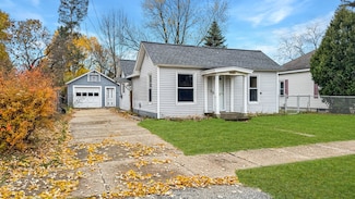 825 Walnut St, Cadillac, MI 49601